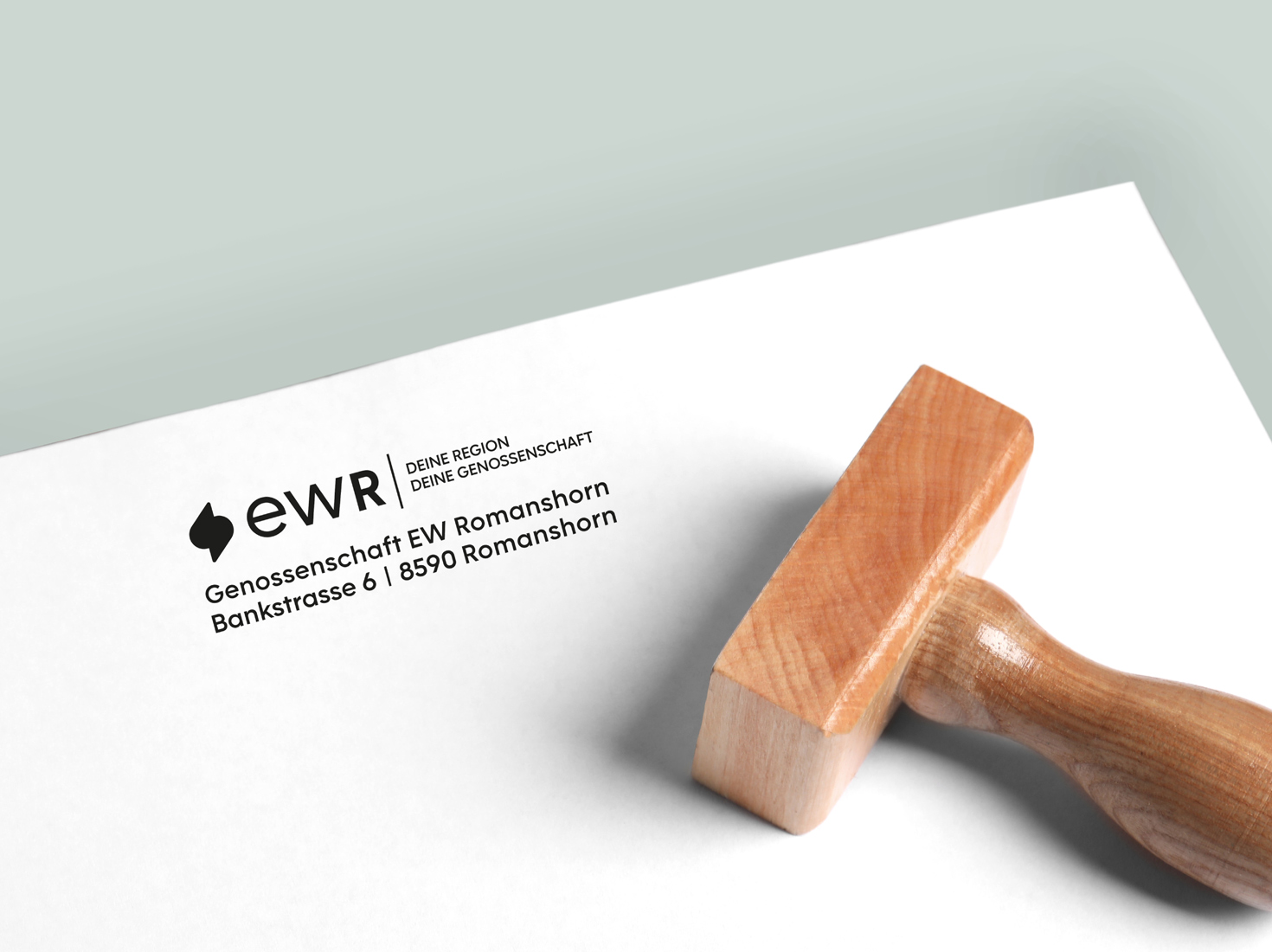 Ein Stempel des neuen Logos des EWR.